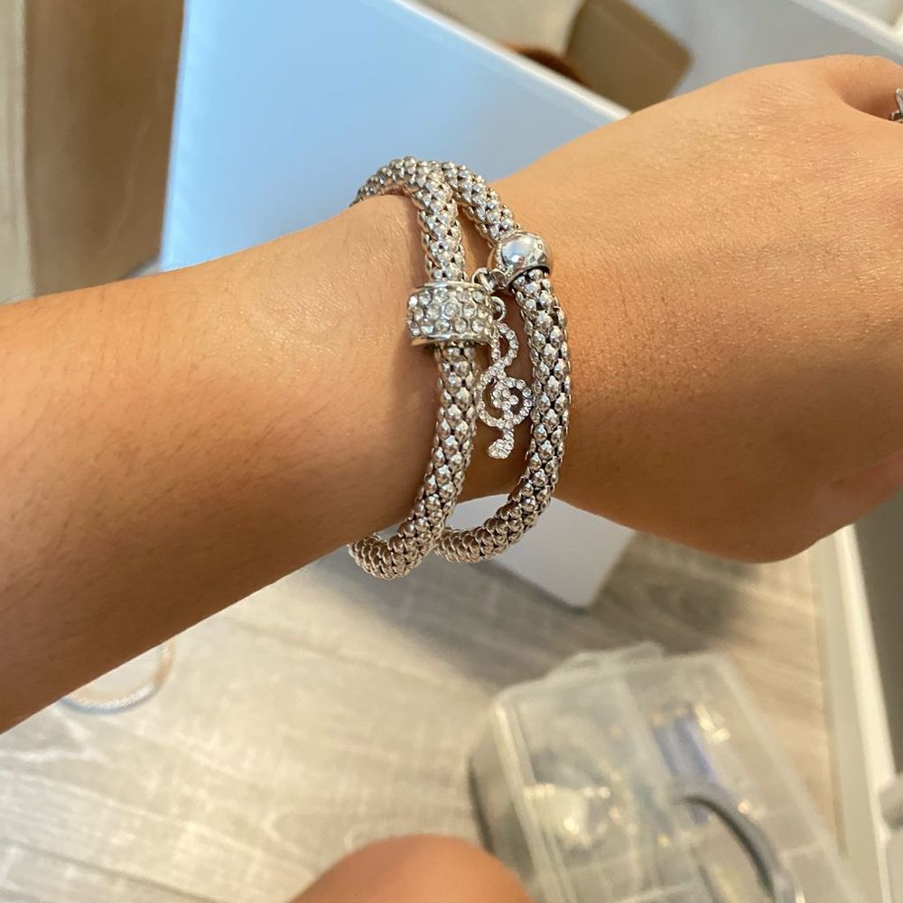 Bracelet shinny stretchy with charms
